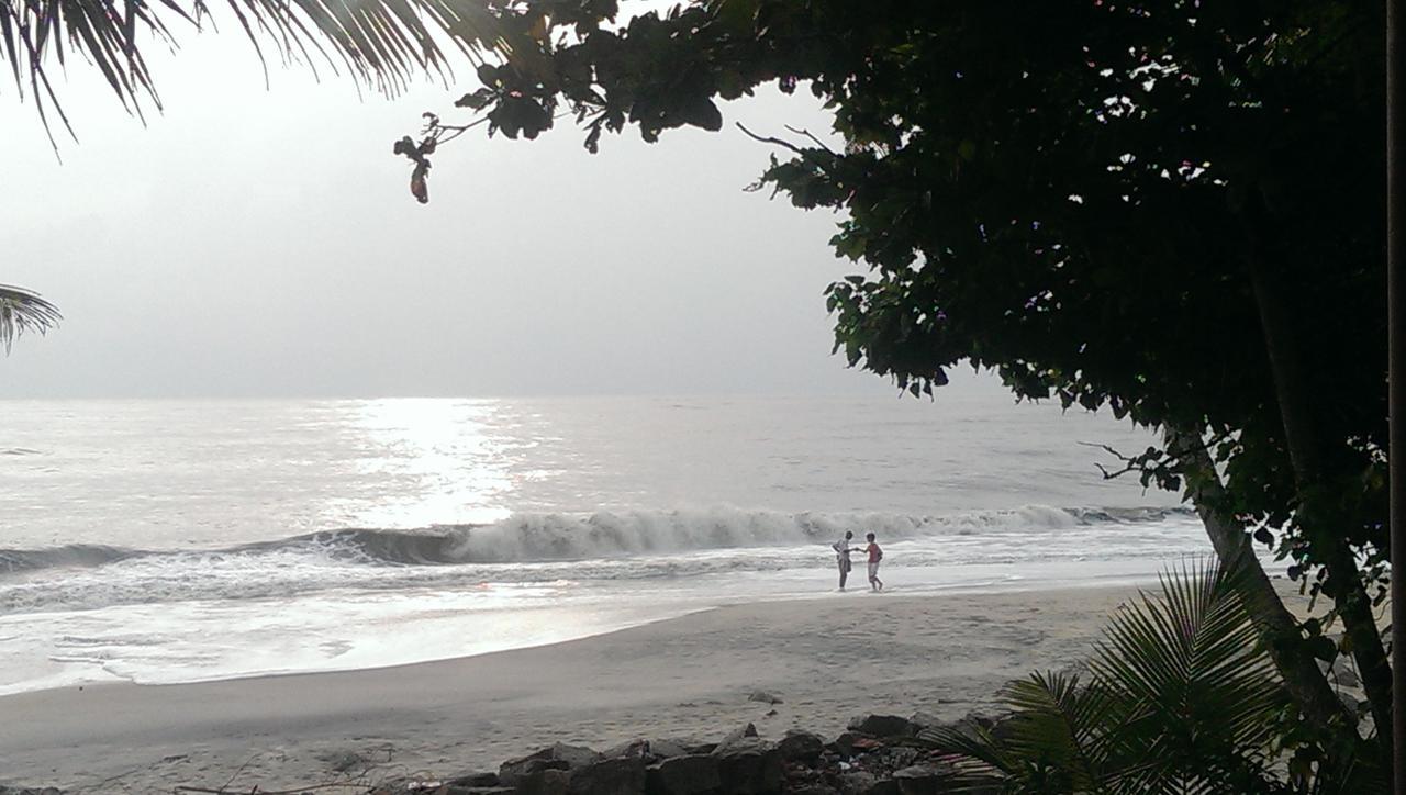Colonels Beach Villa Alappuzha Buitenkant foto
